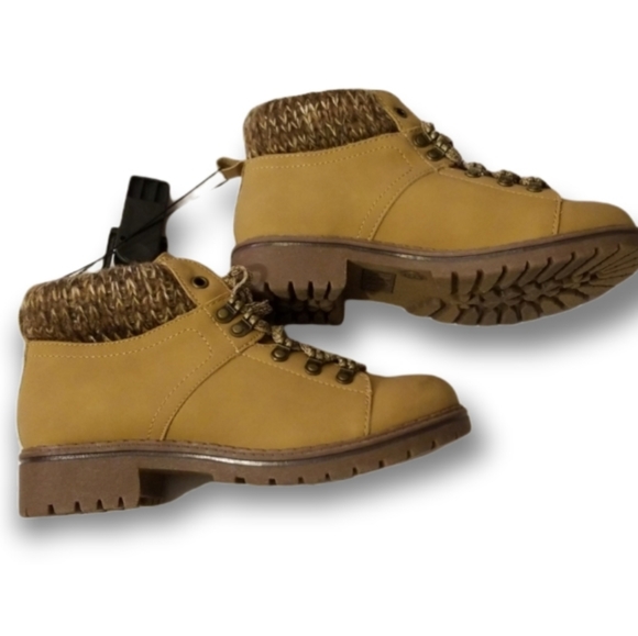 Women's Hiking Boots - Picture 5 of 7